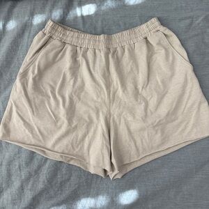 Vuori Womens Boyfriend Shorts Small